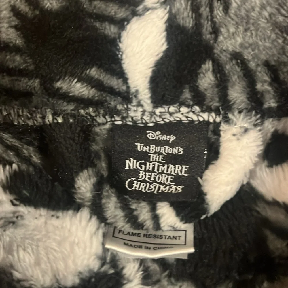 Disney boys the nightmare before Christmas bathrobe size small .